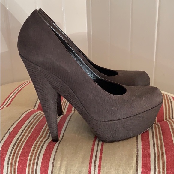 Yves Saint Laurent Round-Toe Platform Pumps Brown - Picture 5 of 8